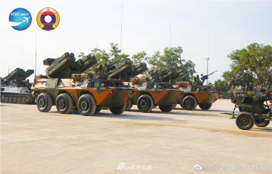 [ẢNH] Galil ACE 32 Việt Nam và QBZ-97B Trung Quốc song hành trong lễ duyệt binh của Lào