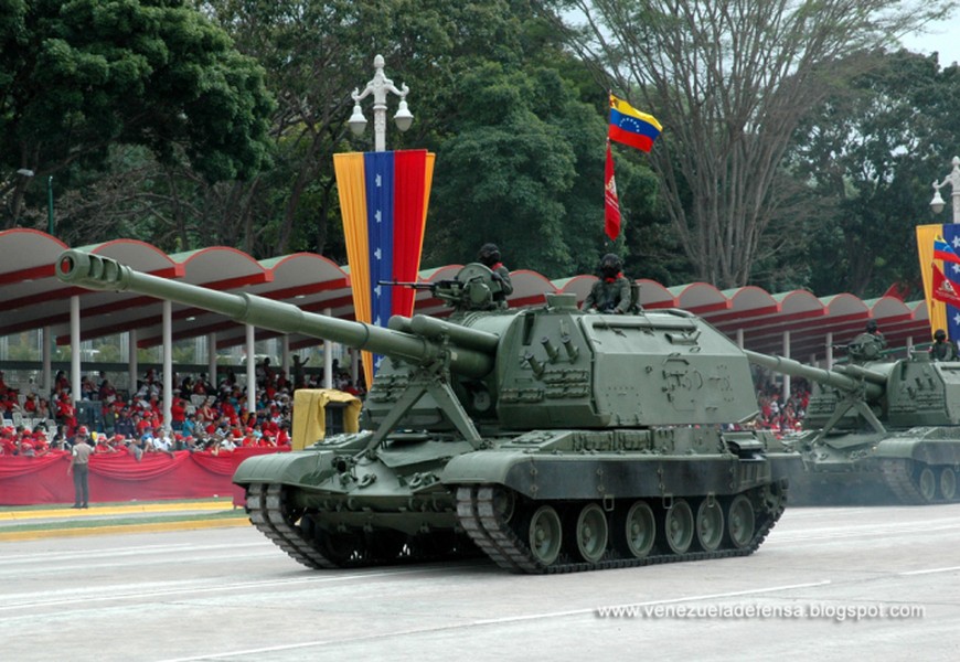 [ẢNH] Venezuela điều động vũ khí hạng nặng tới biên giới Colombia trong tình hình nóng