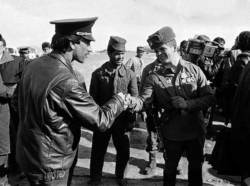 [ẢNH] Cuộc rút lui lịch sử của Quân đội Liên Xô khỏi Afghanistan 30 năm trước