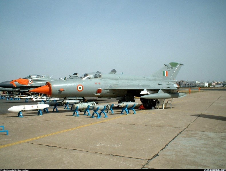 [ẢNH] Chiến thắng cả F-15C nhưng vì sao MiG-21 Bison Ấn Độ bị JF-17 bắn hạ dễ dàng?