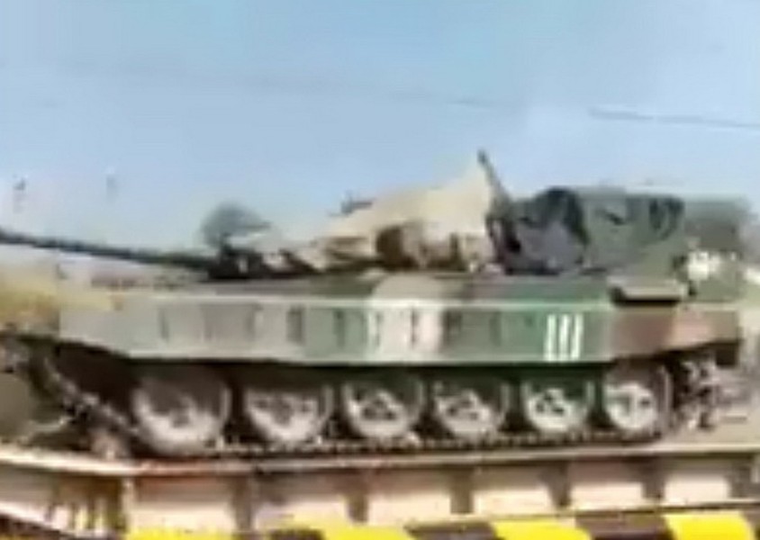 [ẢNH] Pakistan - Ấn Độ đấu pháo dữ dội, xe tăng ào ạt tiến về biên giới