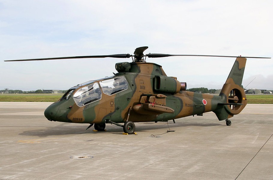 [ẢNH] Phi đội trực thăng OH-1 Ninja Nhật Bản quay lại bầu trời sau...4 năm nằm đất