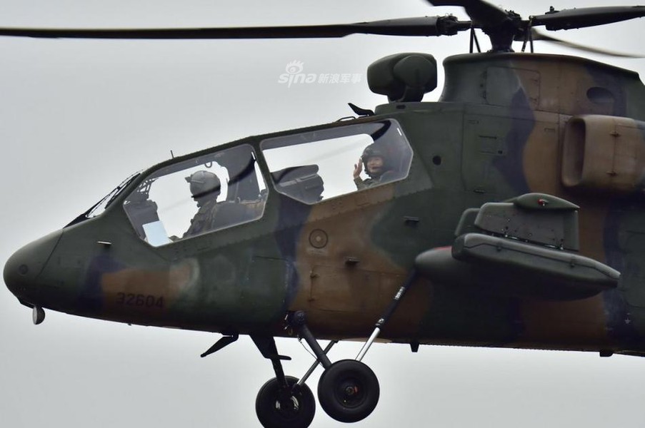 [ẢNH] Phi đội trực thăng OH-1 Ninja Nhật Bản quay lại bầu trời sau...4 năm nằm đất