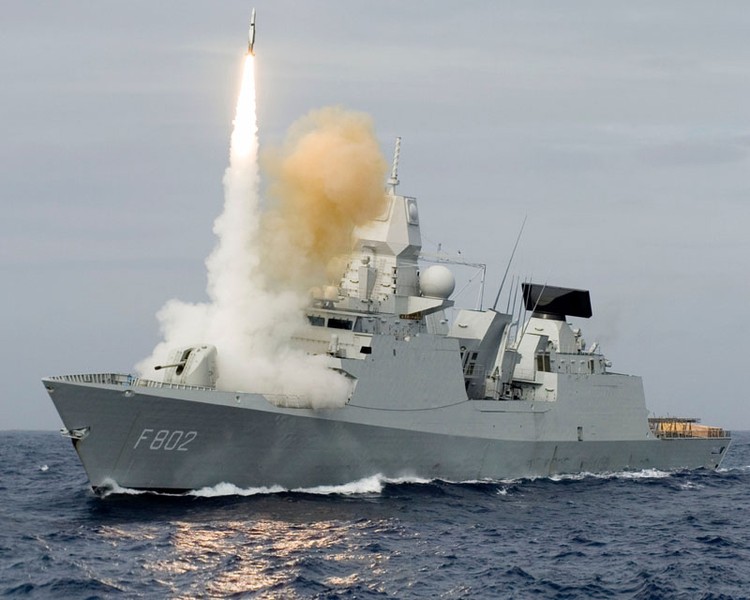[ẢNH] Hải quân Indonesia vươn lên hàng đầu Đông Nam Á nhờ khu trục hạm cực mạnh?