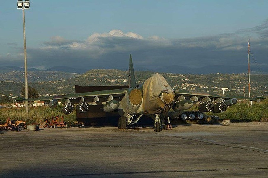 [ẢNH] Su-25 hiện diện tại Hmeimim nhiều bất thường, dấu hiệu sắp đánh lớn?