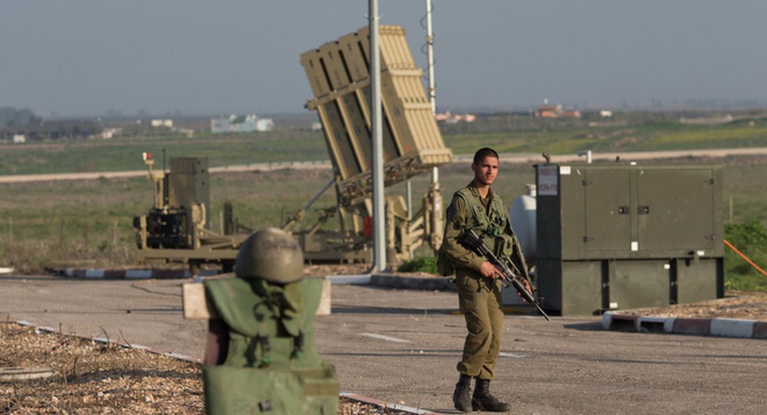[ẢNH] Tel Aviv lại rung chuyển vì bị tấn công bằng tên lửa