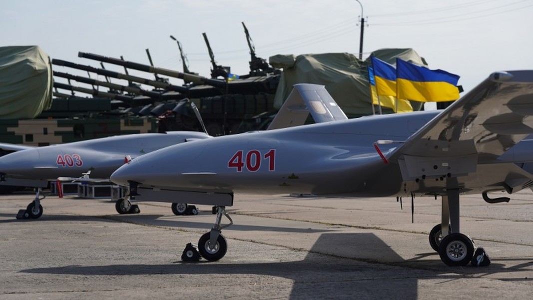 [ẢNH] Ukraine nhận vũ khí tối tân từ NATO, ly khai miền Đông 