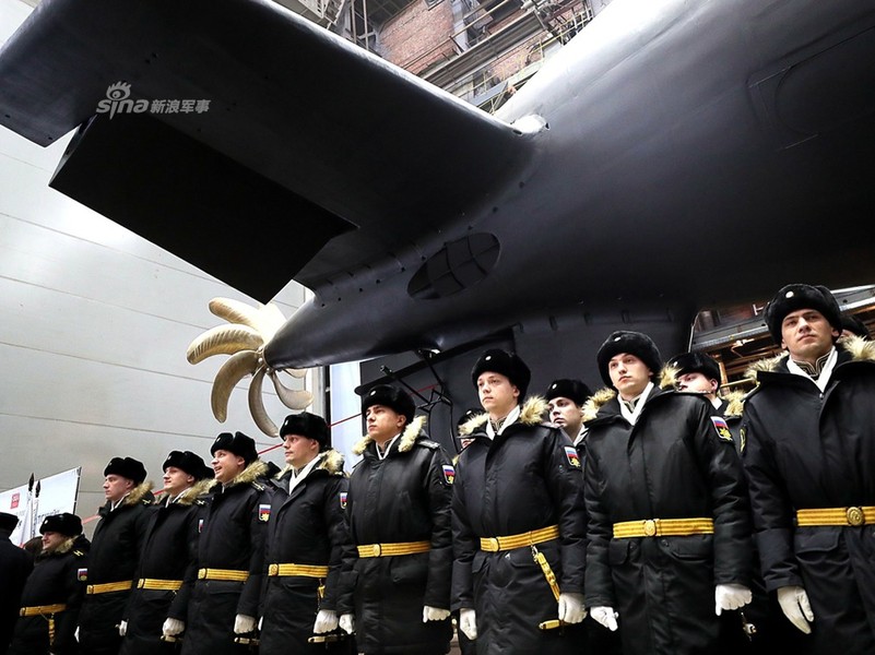 [ẢNH] Nga hạ thủy tàu ngầm tấn công diesel-điện Kilo 636.3 
