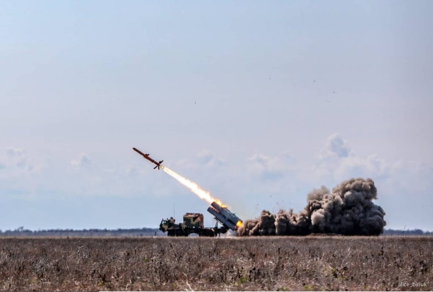 [ẢNH] Thử thành công cùng lúc hai loại tên lửa cực mạnh, Ukraine gửi thông điệp 