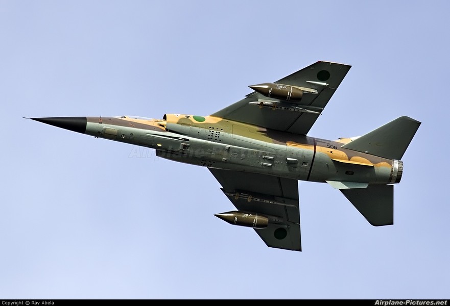 [ẢNH] Giao tranh dữ dội ngay tại thủ đô Lybia, máy bay chiến đấu đã được huy động