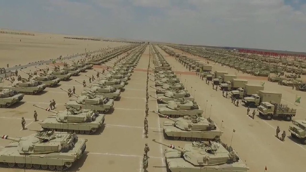 [ẢNH] Hàng ngàn xe tăng Ai Cập sẵn sàng cho cuộc xung đột tại Lybia?