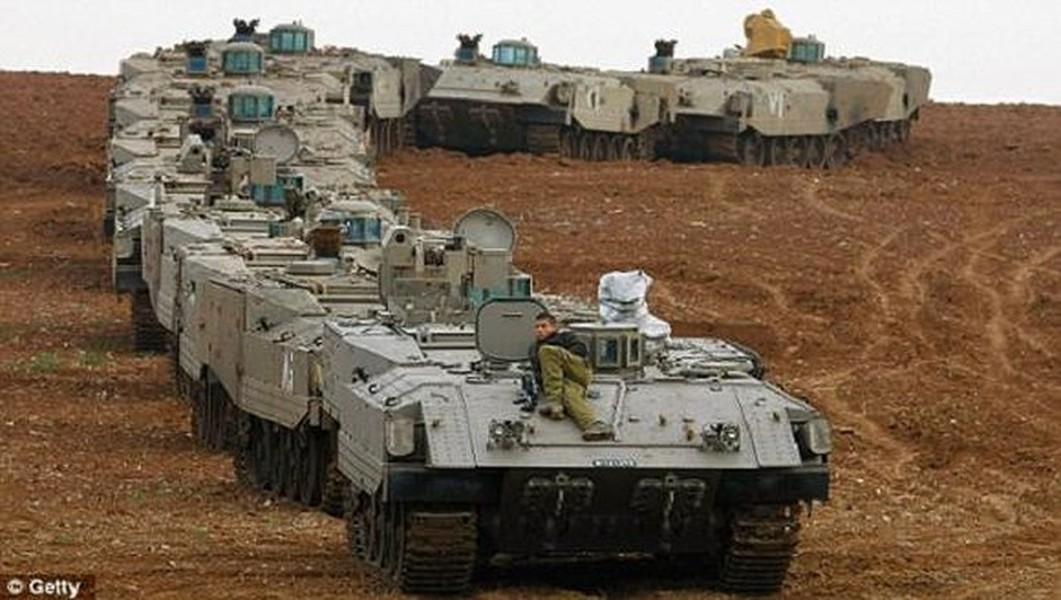 [ẢNH] Xe tăng Israel bất ngờ vượt cao nguyên Golan, quân đội Syria báo động khẩn cấp
