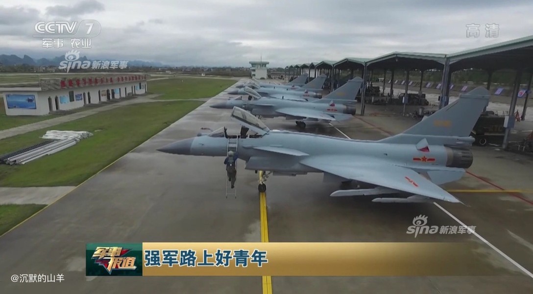 [ẢNH] J-10C Trung Quốc diễu binh 
