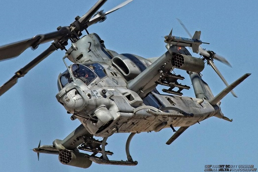 [ẢNH] Trực thăng vũ trang Mỹ biểu dương lực lượng trên boong tàu đổ bộ răn đe Iran