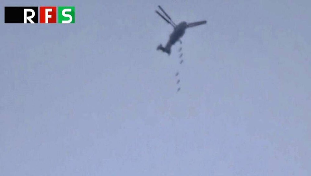 [ẢNH] Chỉ có ở Syria: Trực thăng săn ngầm Ka-28 ném bom tấn công mặt đất