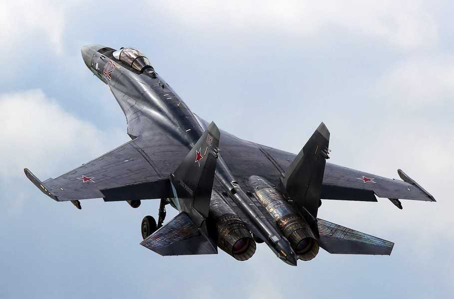 [ẢNH] Tiêm kích Su-35S Nga bị F-16V Viper Mỹ 