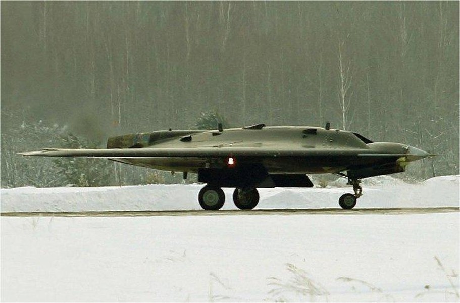[ẢNH] Nga sớm hoàn thiện UCAV tàng hình Okhotnik nhờ mảnh vỡ RQ-4A Iran chuyển giao?