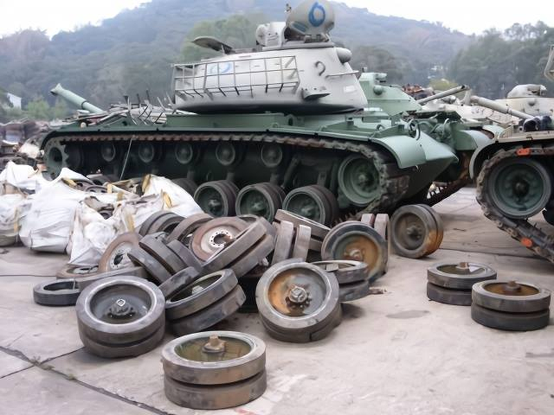 [ẢNH] Tiếc nuối số lượng cực lớn xe tăng Đài Loan bị rã làm sắt vụn