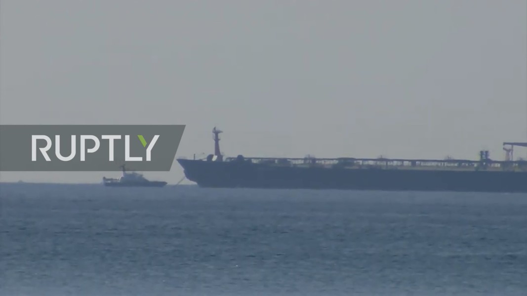 [ẢNH] Iran thực hiện đe dọa đóng eo biển Hormuz khi bắt tàu chở dầu UAE, nguy cơ chiến tranh