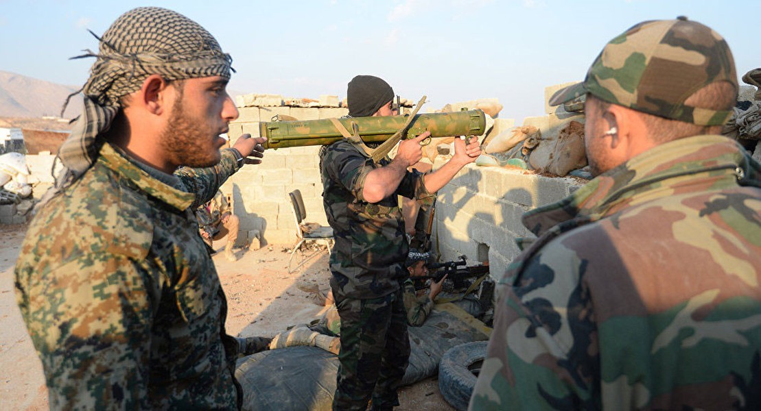 [ẢNH] Phiến quân phản công mạnh, chiếm được thị trấn đầu tiên tại Latakia