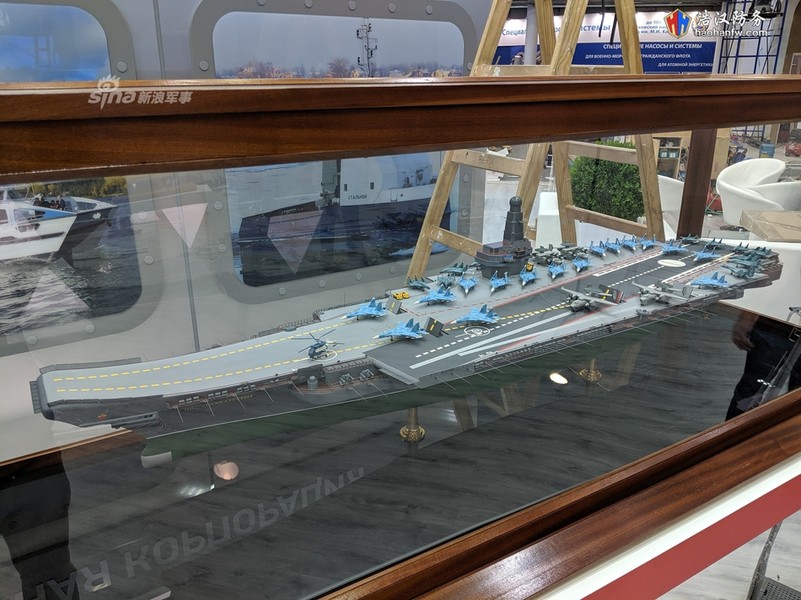 [ẢNH] Nga ra mắt cùng lúc 2 mô hình tàu sân bay độc đáo tại triển lãm IDMS 2019