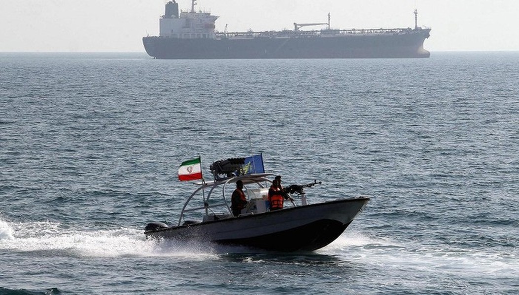 [ẢNH] Iran bắt giữ tàu chở dầu Anh, căng thẳng gia tăng