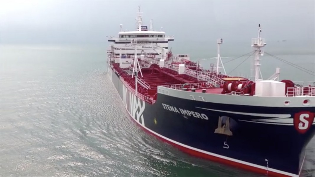 [ẢNH] Iran bắt giữ tàu chở dầu Anh, căng thẳng gia tăng