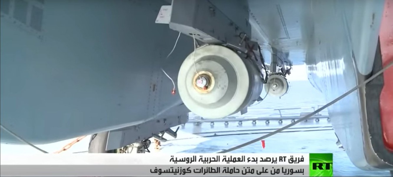 [ẢNH] Tàu vận tải Nga chở đầy bom có sức công phá lớn cập cảng Syria
