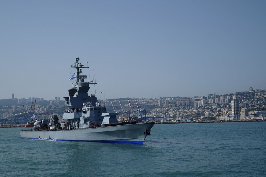 [ẢNH] Khám phá tàu tên lửa 500 tấn có hỏa lực mạnh nhất thế giới của Israel