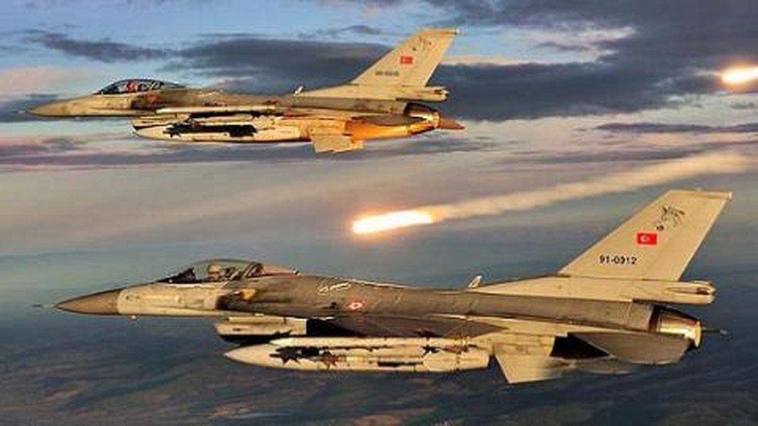[ẢNH] Sự thực F-16 Thổ Nhĩ Kỳ bỏ chạy khi bị cả Su-35 lẫn S-400 Nga ngắm bắn