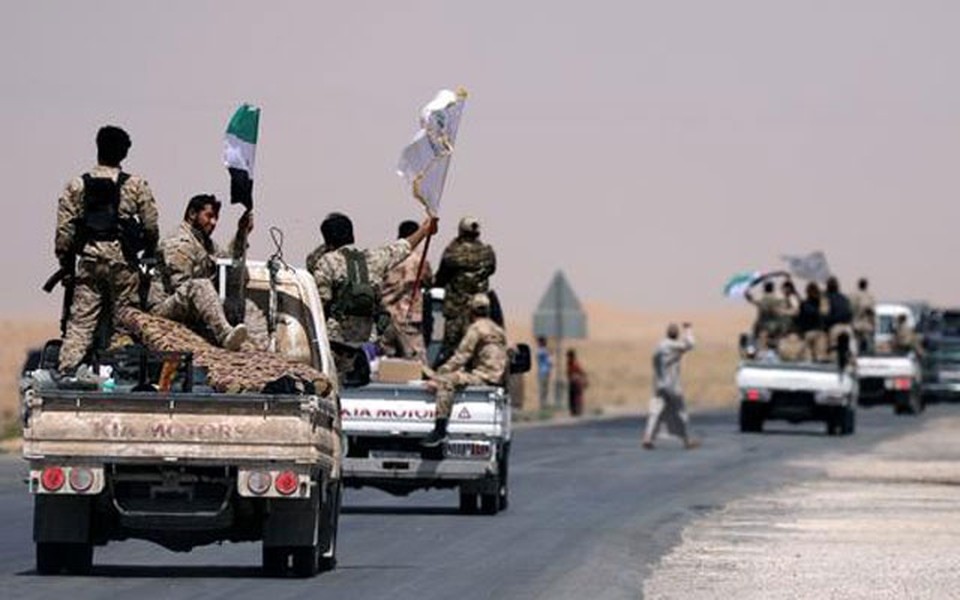 [ẢNH] Khủng bố IS bất ngờ tập kích đánh úp quân đội Syria tại Deir Ezzor