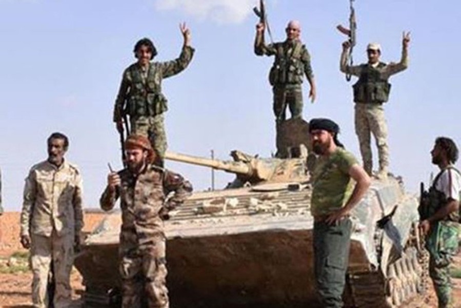 [ẢNH] Quân tiếp viện Syria ào ạt tới Aleppo, dấu hiệu sắp đánh lớn?