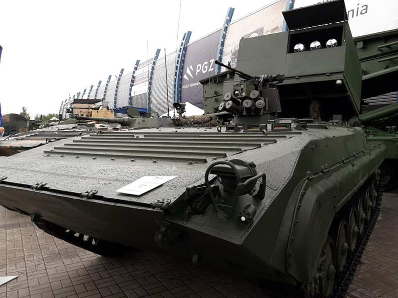 [ẢNH] Ba Lan ra mắt tổ hợp chống tăng tự hành cực mạnh, đủ sức hạ gục T-14 Armata