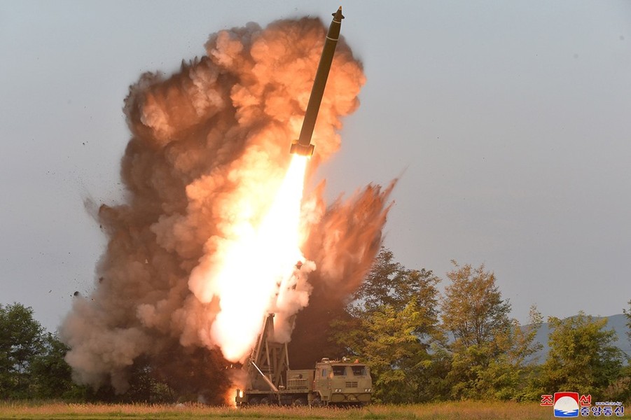 [ẢNH] Pháo phản lực siêu lớn của Triều Tiên bị nghi ngờ phóng thử thất bại