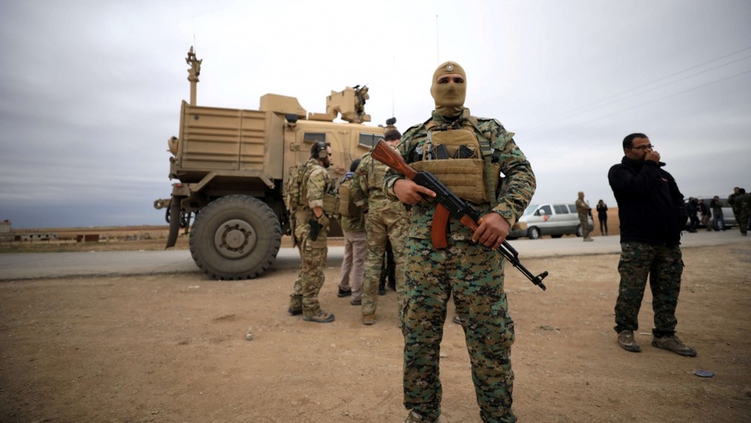 [ẢNH] Khủng bố IS bất ngờ tấn công quân đội Syria gây thương vong lớn