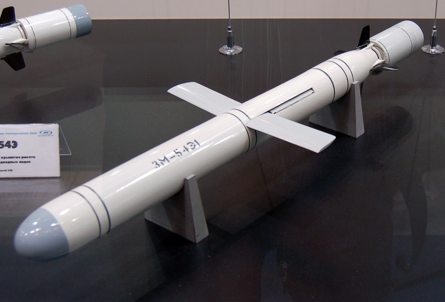 [ẢNH] Nga buộc phải sản xuất cầm chừng tên lửa Kalibr vì 