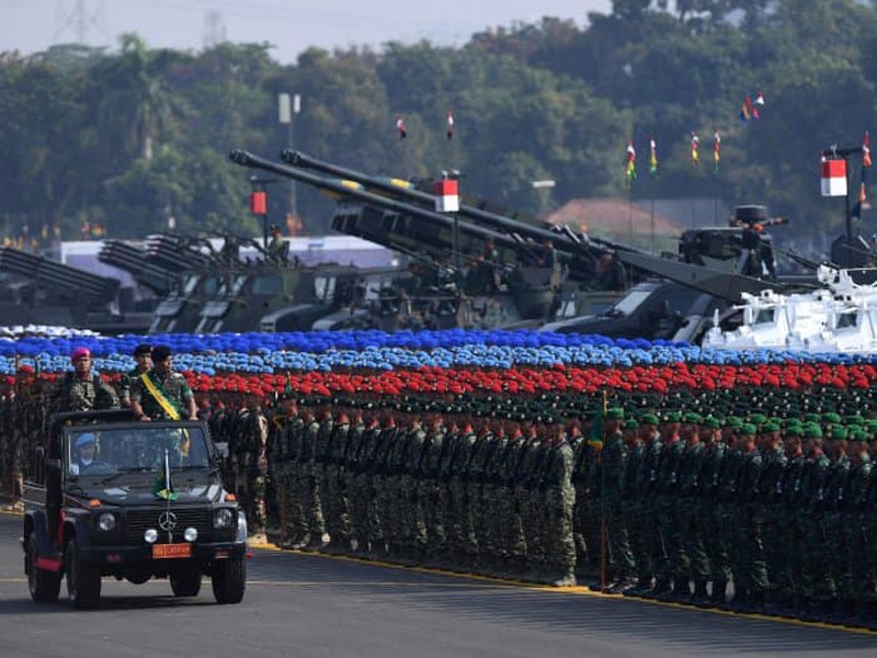 [ẢNH] Quân đội Indonesia duyệt binh hoành tráng khoe dàn vũ khí nội địa cực mạnh