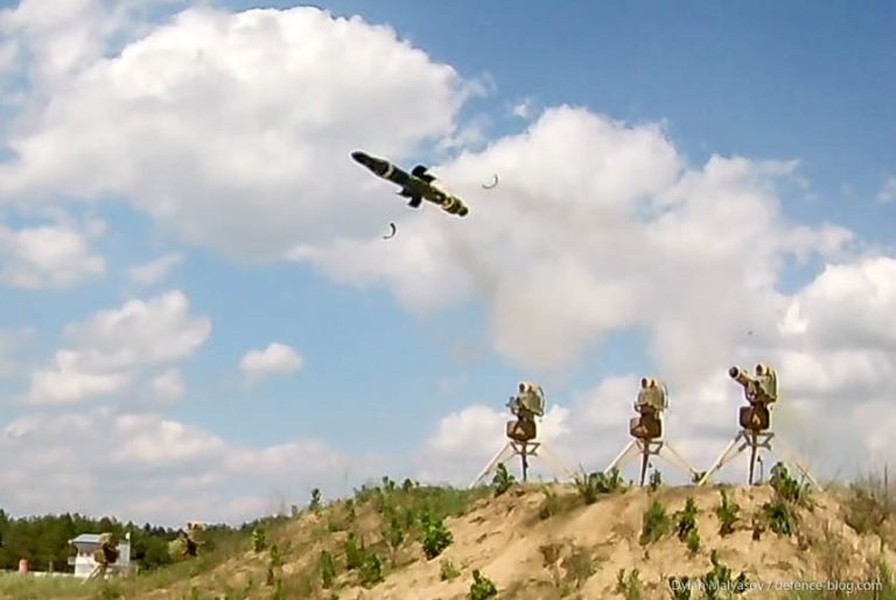 [ẢNH] Tên lửa đa năng mới của Ukraine khiến xe tăng và trực thăng Nga 