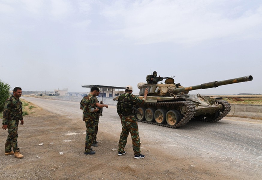[ẢNH] Quân đội Syria ào ạt tiến vào thành phố Raqqa và al-Hasakah tiếp quản căn cứ Mỹ