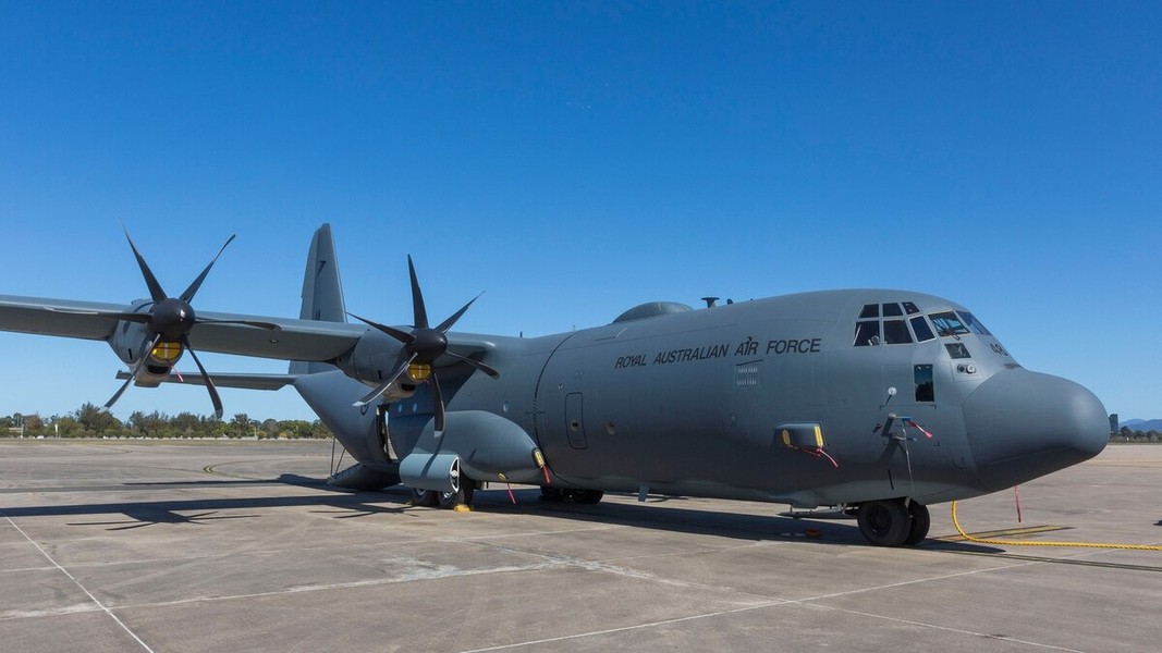 [ẢNH] ‘Lực sĩ’ C-130J Super Hercules ‘ngã sấp mặt’ ngay khi chuẩn bị cất cánh