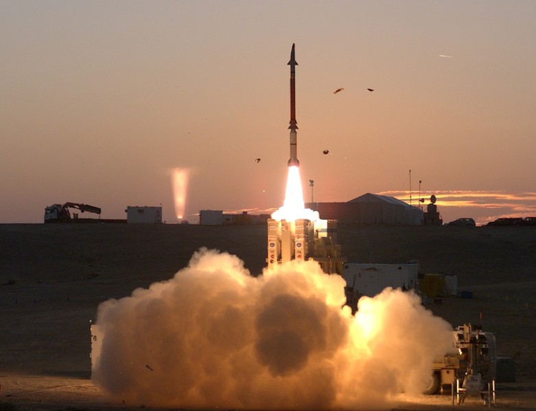 [ẢNH] Tên lửa từ thời Liên Xô của Syria qua mặt hệ thống phòng thủ tối tân Israel?
