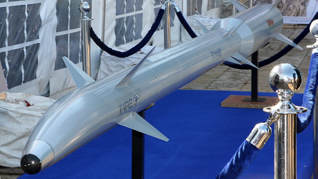 [ẢNH] Tên lửa từ thời Liên Xô của Syria qua mặt hệ thống phòng thủ tối tân Israel?