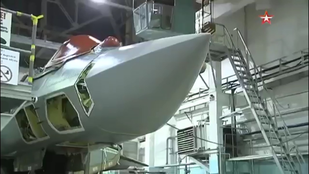 [ẢNH] Tiêm kích Su-57 đầu tiên chuẩn bị gia nhập biên chế Không quân Nga