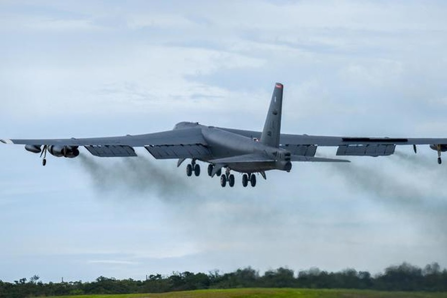 [ẢNH] B-52 Mỹ vội vã rút lui sau khi bị S-400 Nga 