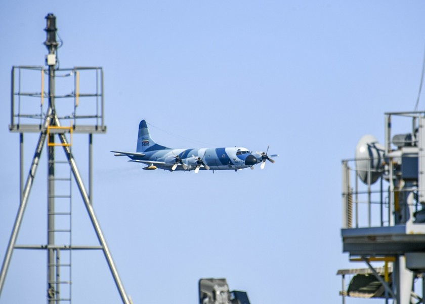 [ẢNH] Máy bay P-3F Iran bay thấp 