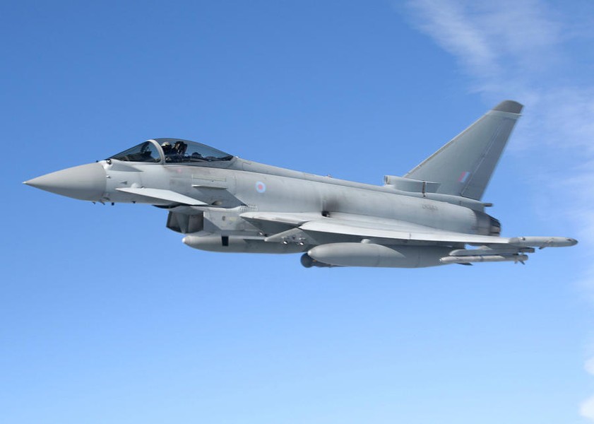 [ẢNH] Tiêm kích Eurofighter Typhoon vội vã rút lui sau khi bị radar S-400 chiếu xạ