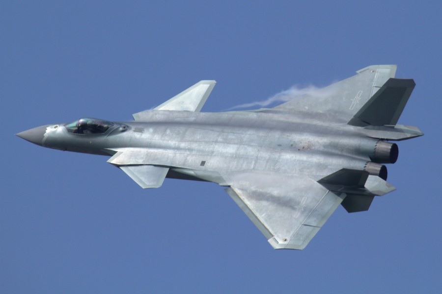 [ẢNH Vụ Su-57 Nga rơi: Trung Quốc ‘dìm hàng’ không thương tiếc, tranh thủ khoe J-20