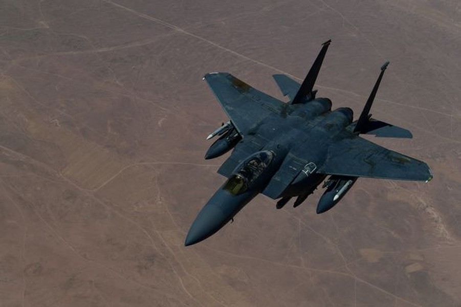 [ẢNH] Máy bay Mỹ tấn công dữ dội, phá hủy căn cứ Iran trên đất Syria