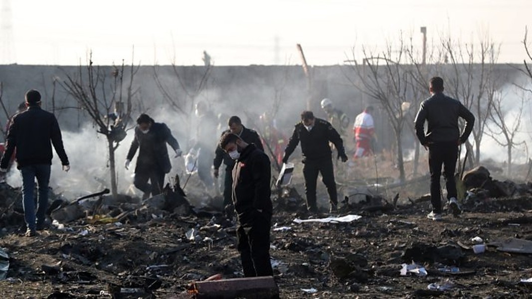 [ẢNH] Phòng không Iran bắn nhầm máy bay Ukraine vì bị tiêm kích Mỹ 