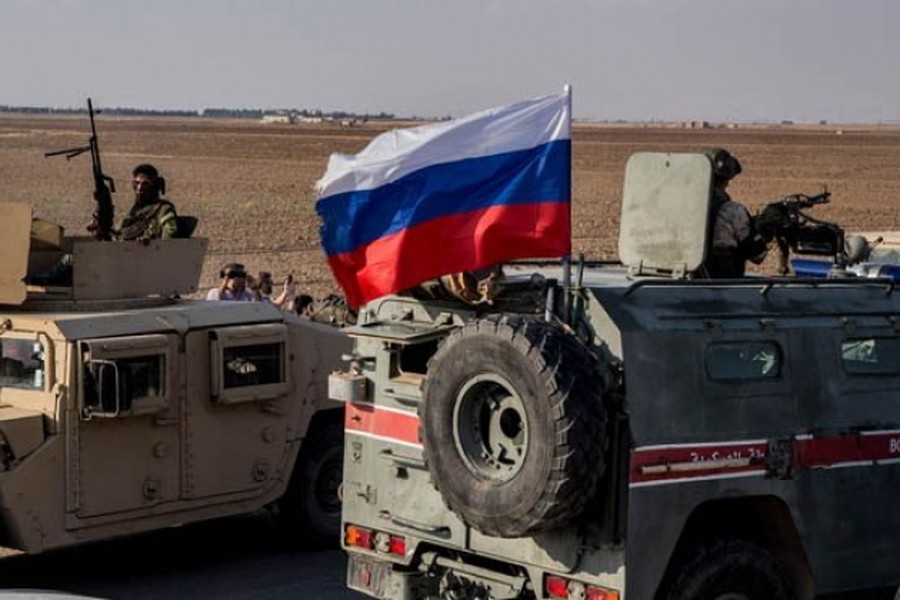 [ẢNH] Mỹ bất ngờ tiếp tục chặn đoàn xe tuần tra của quân cảnh Nga